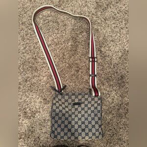 Vintage Gucci flat messenger canvas bag